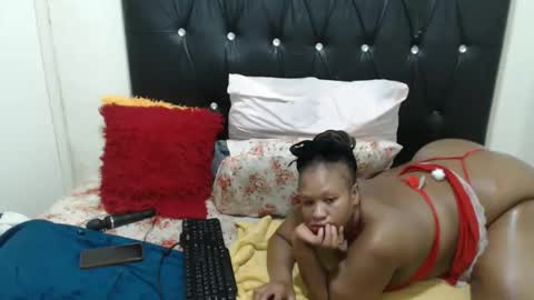 peachesx25 online show from June 4, 3:01 am