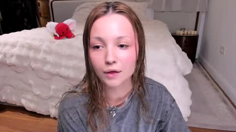 Snapshot of peachvibes chatting on November 2, 5:10 am Lili online show from November 2, 5:10 am