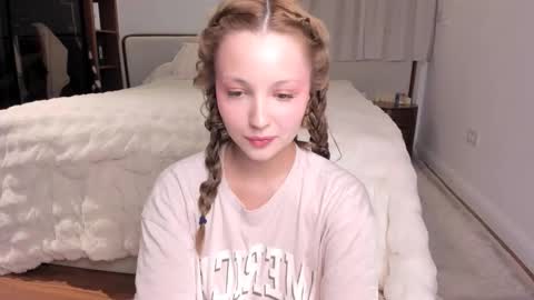 Snapshot of peachvibes chatting on November 26, 4:57 am Lili online show from November 26, 4:57 am