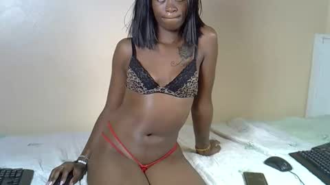 Snapshot of peachy_petite chatting on March 12, 12:06 am Peachy online show from March 12, 12:06 am