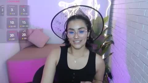 Snapshot of peachy_tay chatting on October 31, 11:11 am peachy_tay online show from October 31, 11:11 am