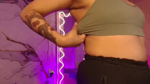 peachy_tay online show from March 19, 11:36 am