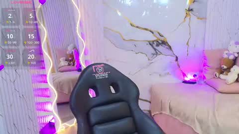 peachy_tay online show from July 28, 2:13 pm