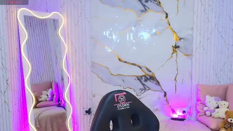 peachy_tay online show from July 30, 11:31 am