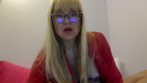 Snapshot of peachymegs chatting on October 8, 5:43 pm peachymegs online show from October 8, 5:43 pm