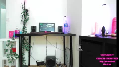 Help me to reach 200 thumbs up  online show from September 30, 10:42 am