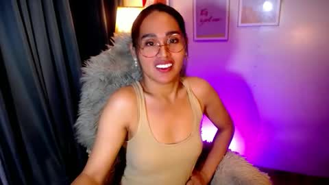 Snapshot of peakaboo_xx chatting on June 5, 7:41 pm Angel Creamdensada online show from June 5, 7:41 pm