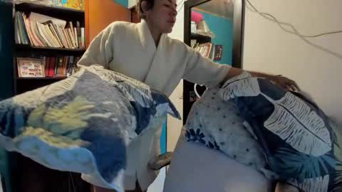 Tangerine Penaut online show from November 9, 7:01 pm