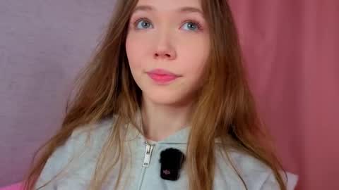 Snapshot of pearly_peach_ chatting on April 22, 5:03 pm pearly_peach_ online show from April 22, 5:03 pm