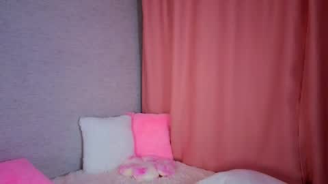 Snapshot of pearly_peach_ chatting on April 30, 6:14 pm pearly_peach_ online show from April 30, 6:14 pm