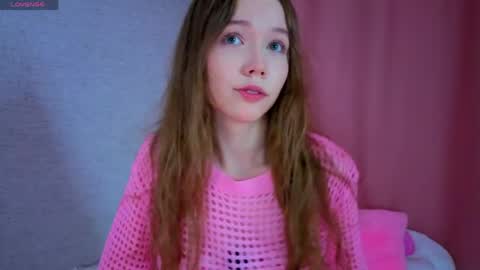 Snapshot of pearly_peach_ chatting on June 5, 6:13 pm pearly_peach_ online show from June 5, 6:13 pm