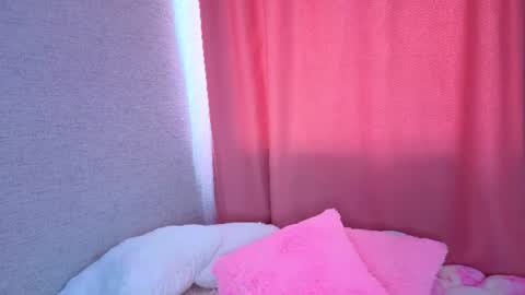 Snapshot of pearly_peach_ chatting on June 18, 9:14 am pearly_peach_ online show from June 18, 9:14 am