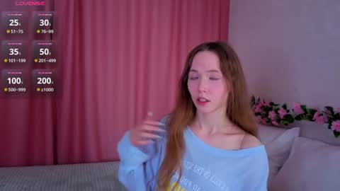 pearly_peach_ online show from July 17, 12:17 am