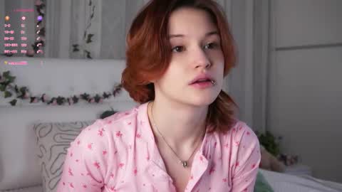 Snapshot of pebee chatting on February 19, 1:12 am Lily online show from February 19, 1:12 am