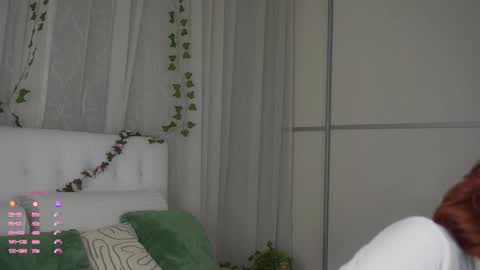 Snapshot of pebee chatting on March 1, 1:18 am Lily online show from March 1, 1:18 am