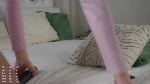 Snapshot of pebee chatting on March 9, 1:09 am Lily online show from March 9, 1:09 am