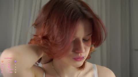 Snapshot of pebee chatting on March 13, 1:12 am Lily online show from March 13, 1:12 am