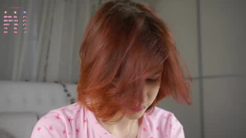 Snapshot of pebee chatting on March 30, 1:06 am Lily online show from March 30, 1:06 am