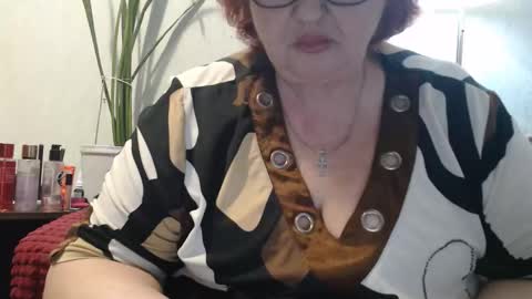 Snapshot of peggysoft chatting on April 8, 10:43 pm PeggySoft online show from April 8, 10:43 pm