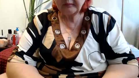 Snapshot of peggysoft chatting on July 12, 11:56 am PeggySoft online show from July 12, 11:56 am