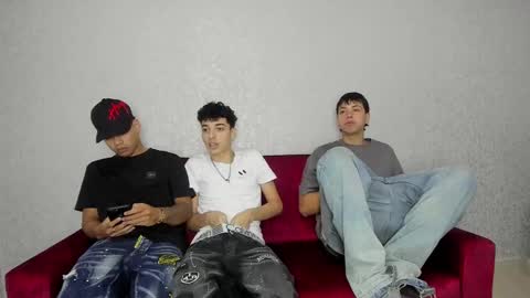 CAIN-19  ALLEN-18 RONALD-18 AUSTIN-18 MOD DANTE online show from December 13, 3:38 am