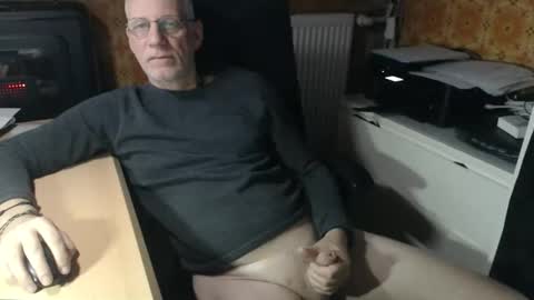 Snapshot of pemue65 chatting on November 7, 6:24 am Pemue65 online show from November 7, 6:24 am