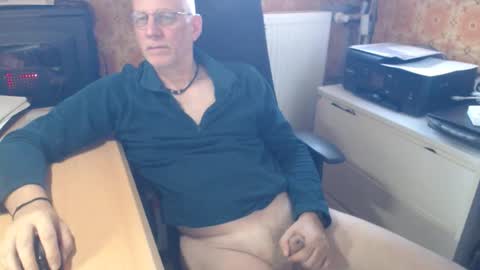 Snapshot of pemue65 chatting on December 1, 11:59 am Pemue65 online show from December 1, 11:59 am