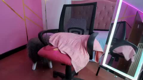 peneelopeecute online show from January 15, 8:37 pm