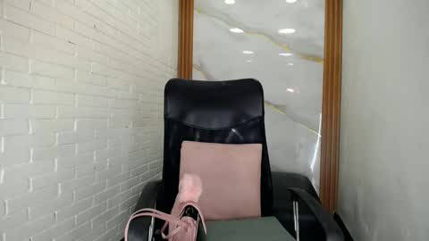 Penelopee Rouse online show from September 26, 8:02 pm