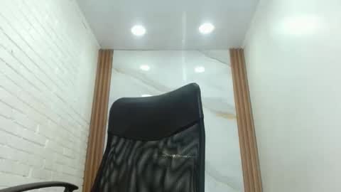 Penelopee Rouse online show from October 14, 10:32 pm