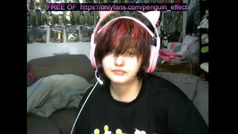 Snapshot of penguin_effect chatting on June 16, 2:41 pm penguin_effect online show from June 16, 2:41 pm