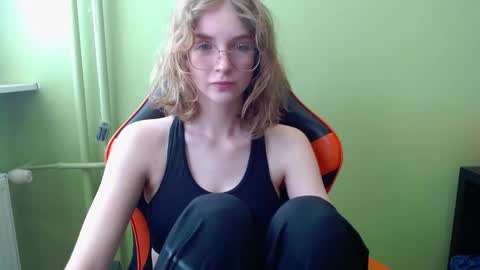 Snapshot of penny_lust chatting on March 18, 7:11 am Penny online show from March 18, 7:11 am