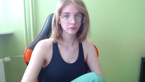 Snapshot of penny_lust chatting on March 19, 7:12 am Penny online show from March 19, 7:12 am