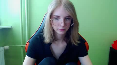 Snapshot of penny_lust chatting on March 24, 7:35 am Penny online show from March 24, 7:35 am