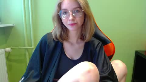Snapshot of penny_lust chatting on April 13, 6:30 am Penny online show from April 13, 6:30 am