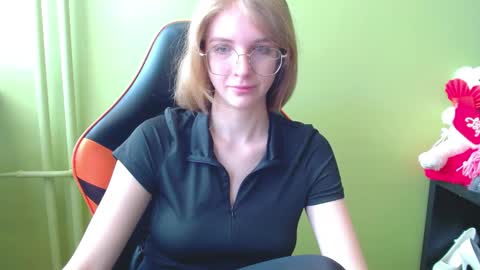 Snapshot of penny_lust chatting on April 21, 6:31 am Penny online show from April 21, 6:31 am