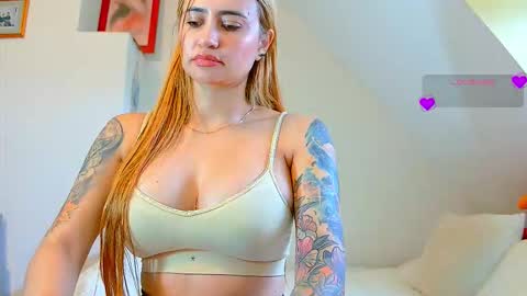 Snapshot of pennyy__ chatting on March 5, 3:08 pm Hi Im Penelope better vibrations 1111 online show from March 5, 3:08 pm