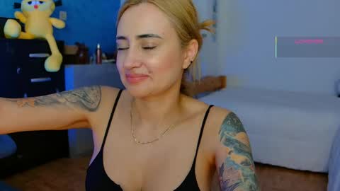 Hi Im Penelope  better vibrations  1111 online show from May 27, 10:29 pm
