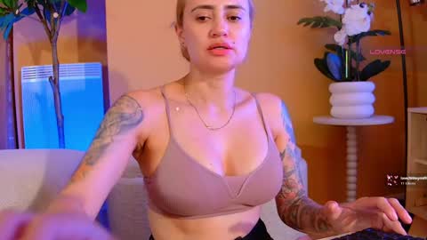 Hi Im Penelope  better vibrations  1111 online show from May 30, 9:34 pm