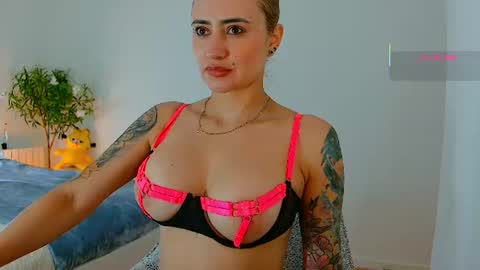 Hi Im Penelope  better vibrations  1111 online show from June 11, 11:30 am