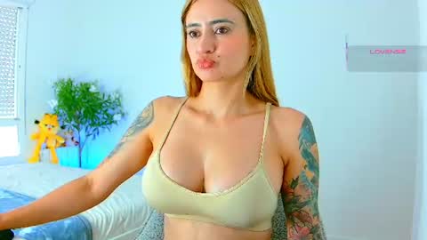 Hi Im Penelope  better vibrations  1111 online show from June 28, 1:17 pm