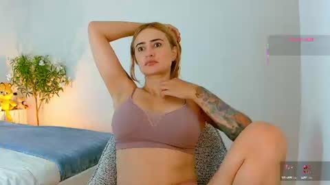 Hi Im Penelope  better vibrations  1111 online show from July 11, 11:57 am