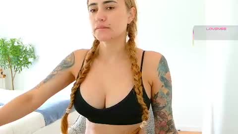 Hi Im Penelope  better vibrations  1111 online show from July 13, 10:29 am