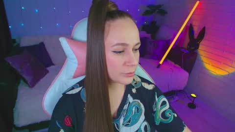 Dia  online show from November 12, 7:35 pm