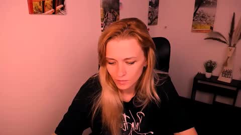 Snapshot of peppymia chatting on September 13, 6:24 am Mia online show from September 13, 6:24 am