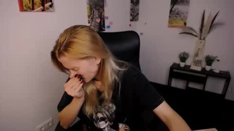 Snapshot of peppymia chatting on September 17, 7:21 am Mia online show from September 17, 7:21 am