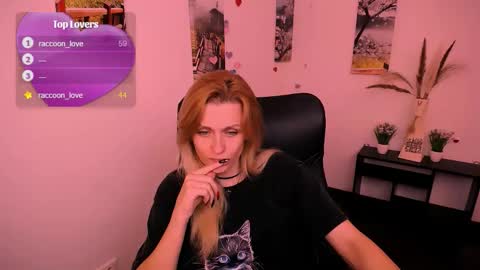 Snapshot of peppymia chatting on September 19, 4:58 am Mia online show from September 19, 4:58 am