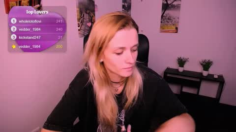 Snapshot of peppymia chatting on September 26, 6:17 am Mia online show from September 26, 6:17 am