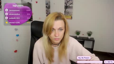 Snapshot of peppymia chatting on October 12, 7:07 am Mia online show from October 12, 7:07 am