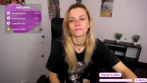 Snapshot of peppymia chatting on October 15, 7:08 am Mia online show from October 15, 7:08 am